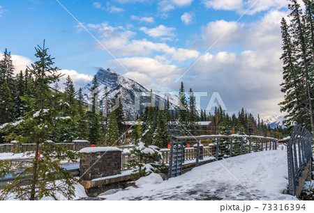 Town of Banff street view in snowy winter. Banff National Park, Canadian Rockies. Banff, Alberta, Canada 73316394