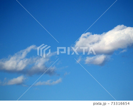 青空と雲　爽やかな晴れ 73316654