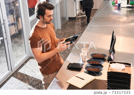 Man preparing to the coffee tasting Man preparing to the coffee tasting 73317335