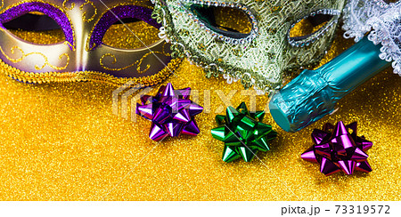 Carnival mardi gras party masks on gold background Carnival mardi gras party masks on gold background 73319572