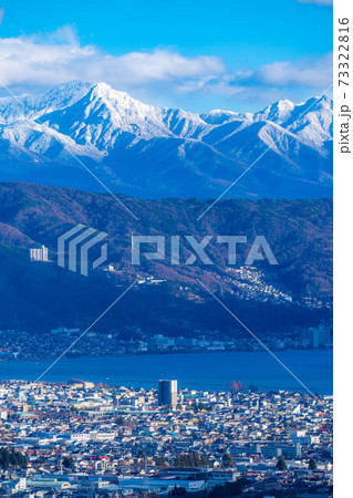 冠雪した八ヶ岳連峰と諏訪湖 【長野県】 冠雪した八ヶ岳連峰と諏訪湖 【長野県】 73322816