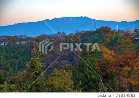 関越自動車道　赤城高原SA 下り線からの眺望　武尊山方面　秋の風景　　　 73324982