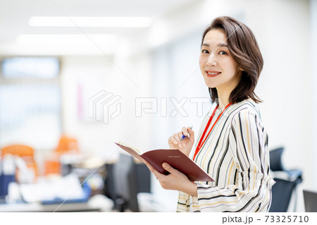 ビジネス 女性 社長 ビジネス 女性 社長 73325710