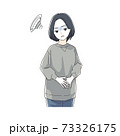 お腹をおさえる40代女性 73326175