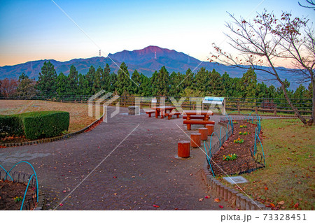 関越自動車道　赤城高原SA 下り線　広場　秋の風景　　　 73328451