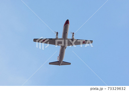 頭上を飛ぶ航空自衛隊YS-11FCフライトチェッカー 頭上を飛ぶ航空自衛隊YS-11FCフライトチェッカー 73329632