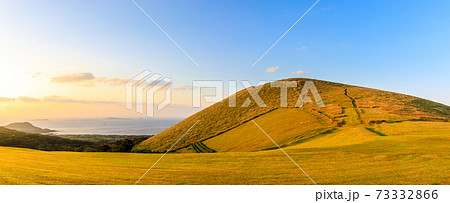 鬼岳の日の出 五島列島 福江島 パノラマ 【長崎県五島市】 鬼岳の日の出 五島列島 福江島 パノラマ 【長崎県五島市】 73332866