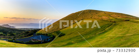 鬼岳の日の出　五島列島　福江島　パノラマ　【長崎県五島市】 73332930