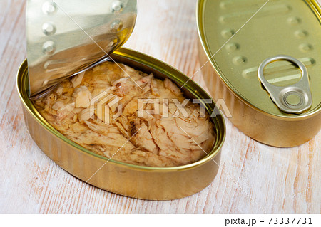 Bonito fish fillets preserved in oil Bonito fish fillets preserved in oil 73337731
