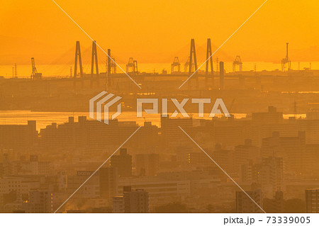 《愛知県》名古屋ベイエリアの夕景・名古屋港 73339005