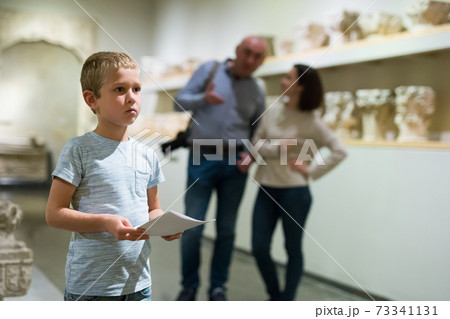 Family visiting museum Family visiting museum 73341131