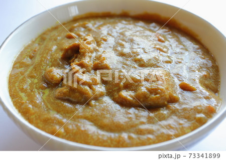 冷めて固まったカレー ルー カレーソース 73341899