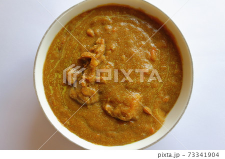 冷めて固まったカレー ルー カレーソース 73341904