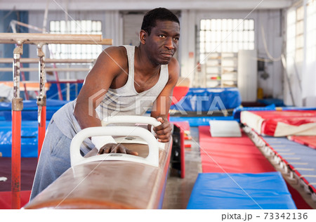 Man in sportswear doing exercises 73342136