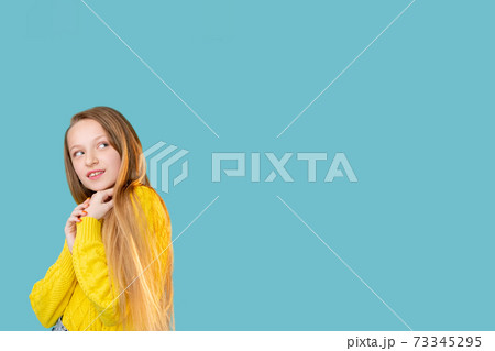 curious child advertising background confused girl curious child advertising background confused girl 73345295