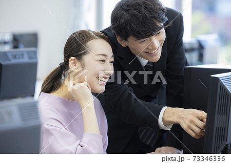 オフィスシーン 73346336