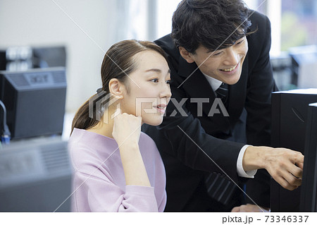 オフィスシーン 73346337