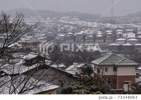 広島県福山市の団地に積雪（初冠雪：年にⅠ～2回の雪） 73348063