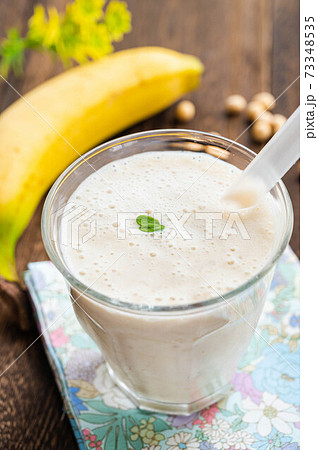 豆乳バナナヨーグルトスムージーの写真素材