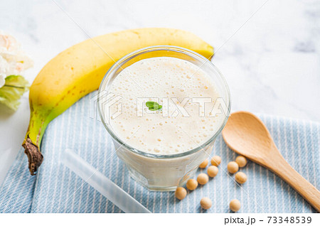 豆乳バナナヨーグルトスムージーの写真素材
