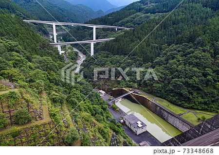 埼玉県/ 滝沢ダム堰堤からみる雷電廿六木橋（らいでんとどろきばし） 73348668