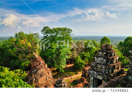 カンボジア プノンバケン寺院の風景 カンボジア プノンバケン寺院の風景 73348881