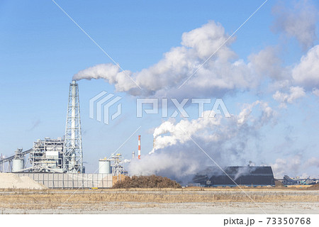 煙突の煙 73350768