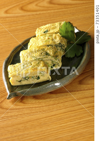 三つ葉入りの出汁巻き卵 三つ葉入りの出汁巻き卵 73351401