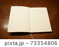 白紙の単行本サイズのノート 73354806