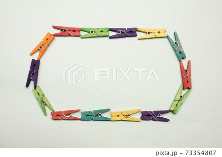 白紙の上にクリップでフレーム1 白紙の上にクリップでフレーム1 73354807