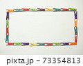 白紙の上にクリップでフレーム5 73354813