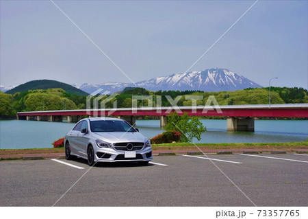春の御所湖と残雪の岩手山 73357765