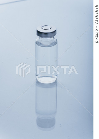 Glass medical ampoule vial for injection. Medicine is dry white drug penicillin powder or liquid with of aqueous solution in ampulla. Close up. Glass medical ampoule vial for injection. Medicine is dry white drug penicillin powder or liquid with of aqueous solution in ampulla. Close up. 73362636