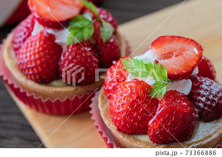 いちごのタルト 高画質クローズアップ素材の写真素材