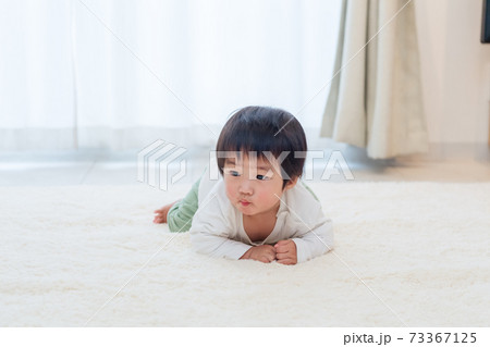 かわいいベイビー 73367125
