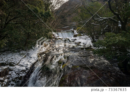 冬の菊池渓谷の雪と氷の風景 73367635