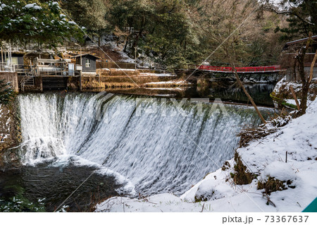 冬の菊池渓谷の雪と氷の風景 73367637