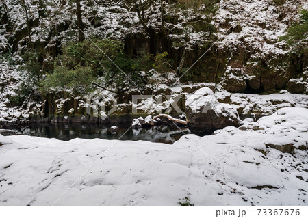 冬の菊池渓谷の雪と氷の風景 73367676