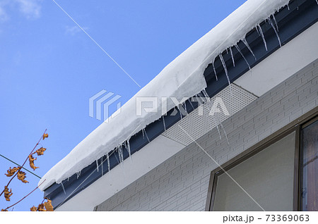 屋根の雪庇 73369063
