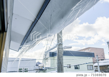 屋根の雪庇 73369070