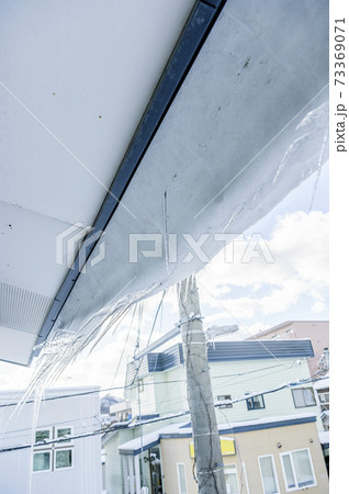 屋根の雪庇 73369071