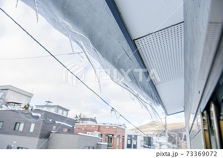 屋根の雪庇 73369072