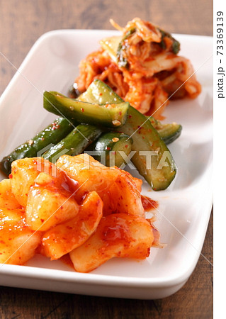 キムチの盛り合わせ　クローズアップ 73369139