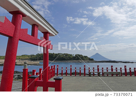釜蓋神社から見る開聞岳 鹿児島県 釜蓋神社から見る開聞岳 鹿児島県 73370071
