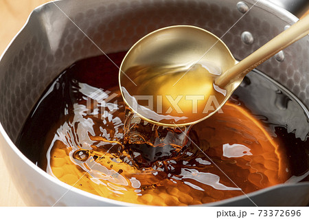 出汁づくり 73372696