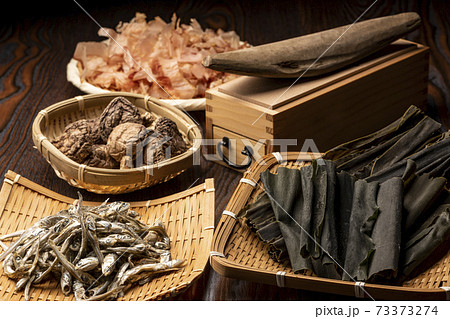 和風出汁づくり 73373274