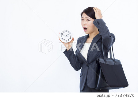 30代女性 ビジネスウーマン スーツ 73374870