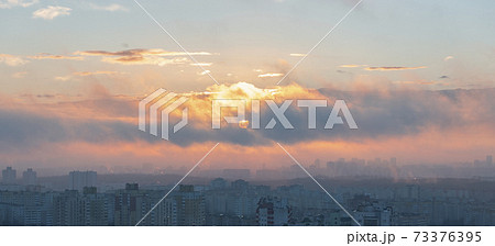 Winter snow fell in the city of Minsk. 73376395