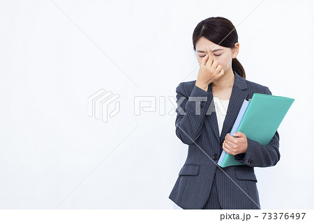 30代女性 ビジネスウーマン スーツ 73376497