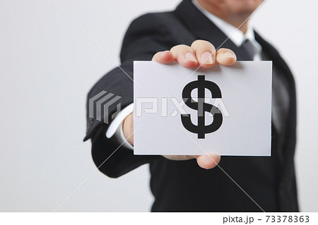 ドルマークのカードを持つビジネスマンの写真素材